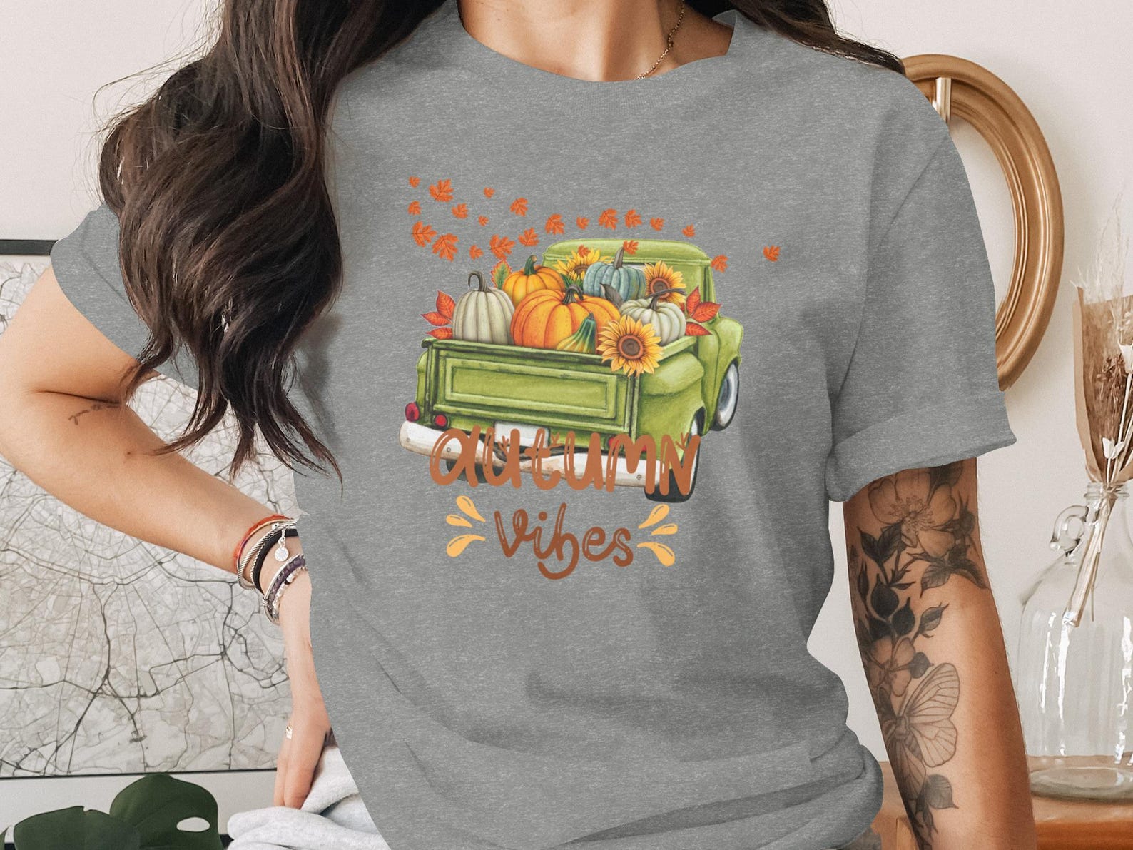 Autumn Vibes Pumpkin Truck T-Shirt, Vintage Fall Harvest Graphic Tee, Cozy Sunflower Leaves M