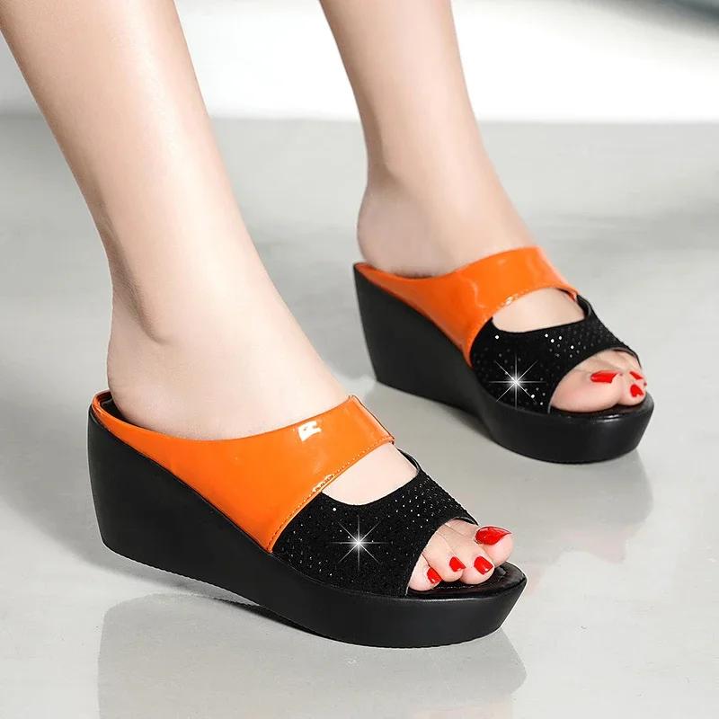 Mode 2024 NyModeriktiga Sandaler för Kvinnors Sommar En Linje Lutande Klack Tjocksulade Casual Damsandaler