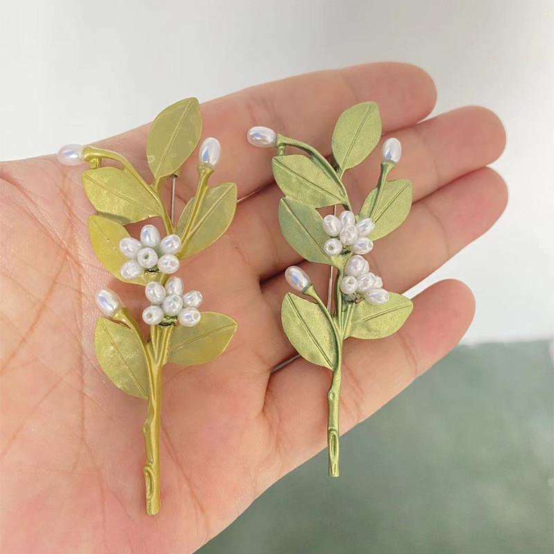 Natural Peach Myrtle Flower Brooch Alloy Floral Jewelry For Women