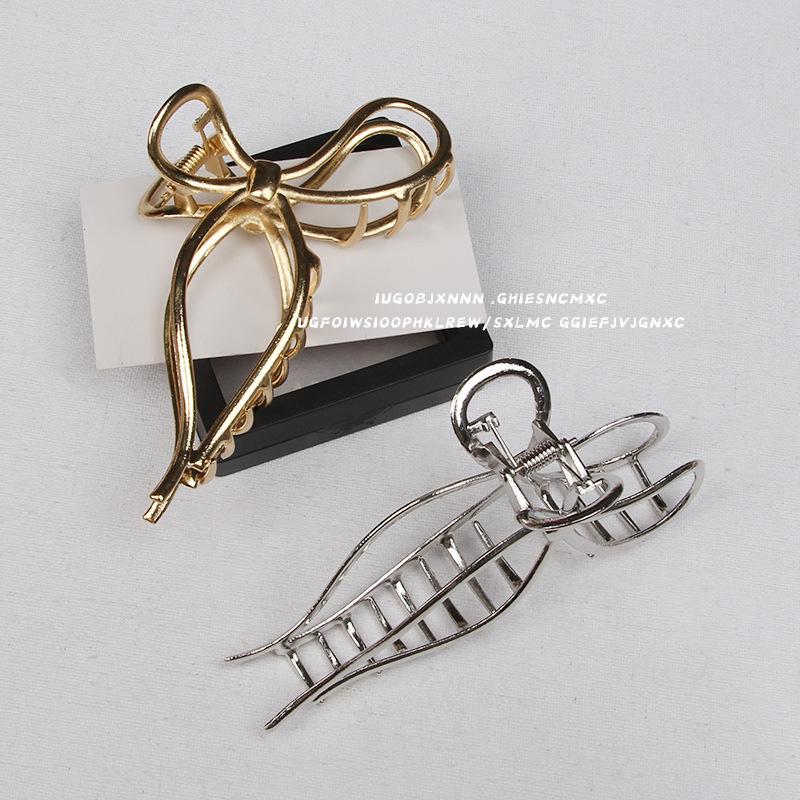 

Korean Metal Bow Hair Claw Clip: Glossy, Large, Simple Accessory for the Back of Head