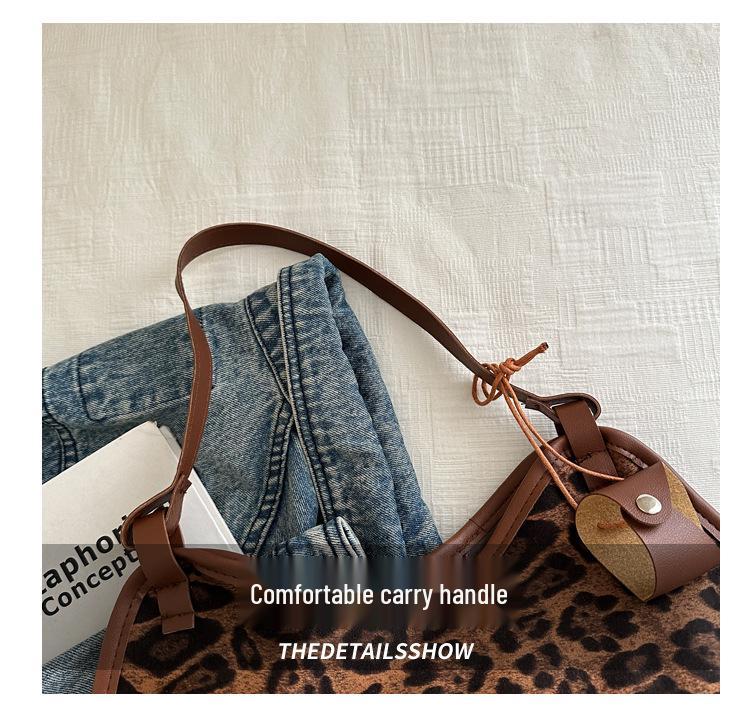 2025 Early Autumn Large-Capacity Leopard Print Retro Shoulder Tote Bag