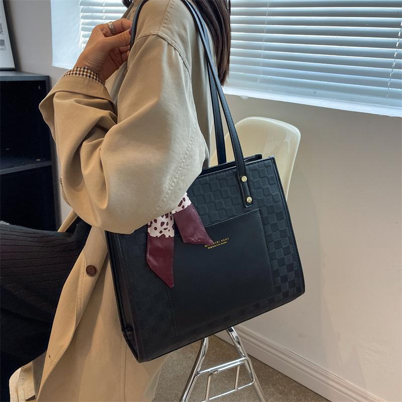 One Shoulder Armpit Bag Women's New Versatile Large-capacity Commuter Tote Bag