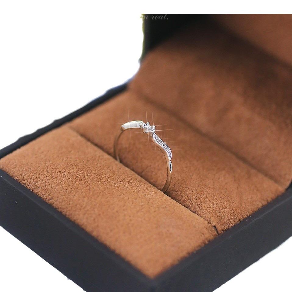 Elegant Leaf-Shaped Couple Rings with Diamonds: Luxury Women's Accessory