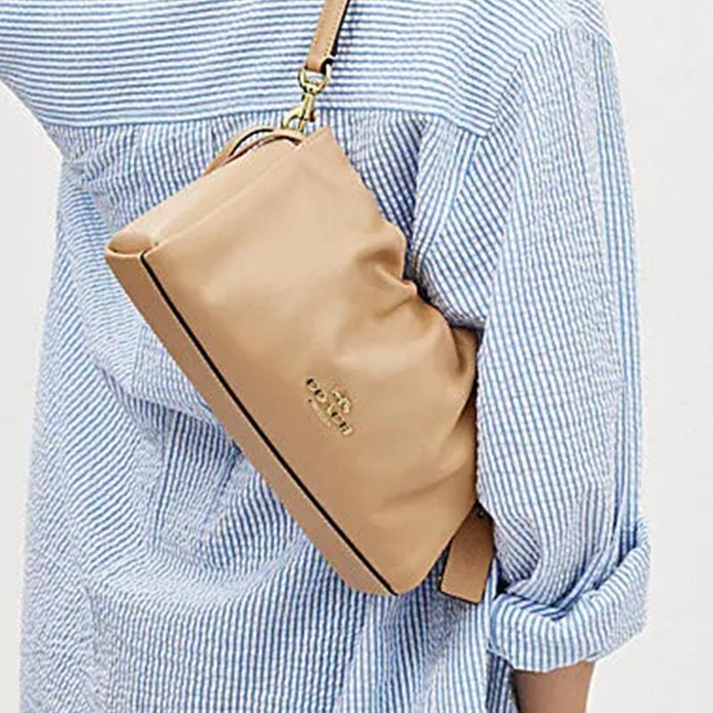 Coach Faye 26 Logo Drawstring Magnetic Closure Leather Cloud Bag Women Handbags Brown Yellow CV529-IMTN2