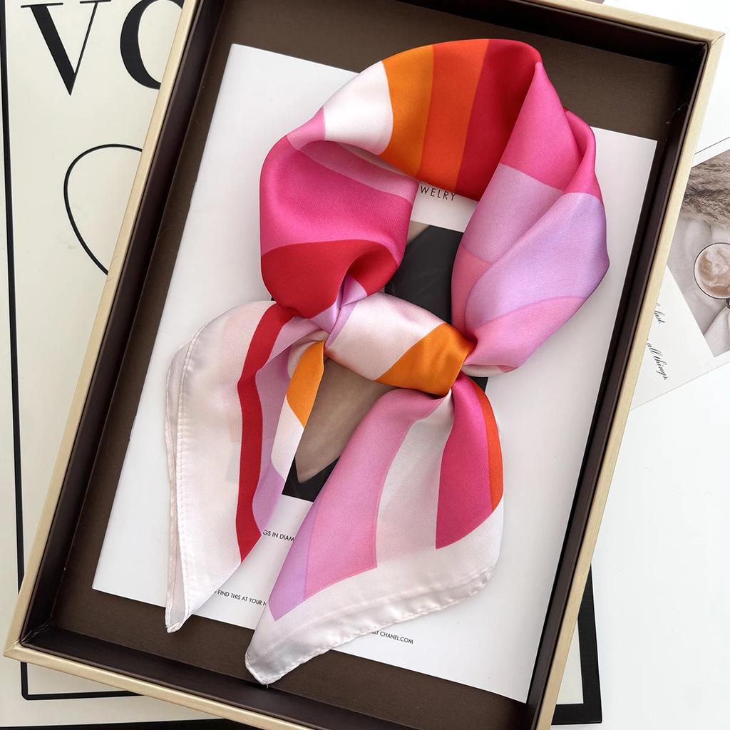 Neues Literarisches Modisches Bandana Imitationsseide 70*70cm Temperament Quadratische Schals Damen Frühling/Sommer Weicher Satinschal