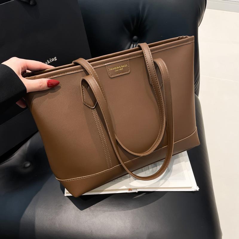 Large Capacity Casual Tote Bags For Women Designer Versatile Commuting Shoulder Bag For Daily Used