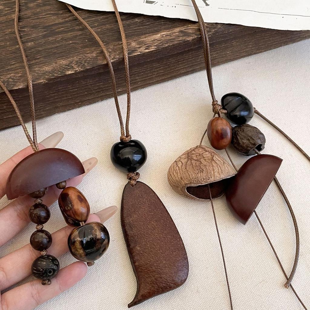 Wood chips irregular round square pendant necklace retro ethnic style collarbone chain design sense sweater chain women