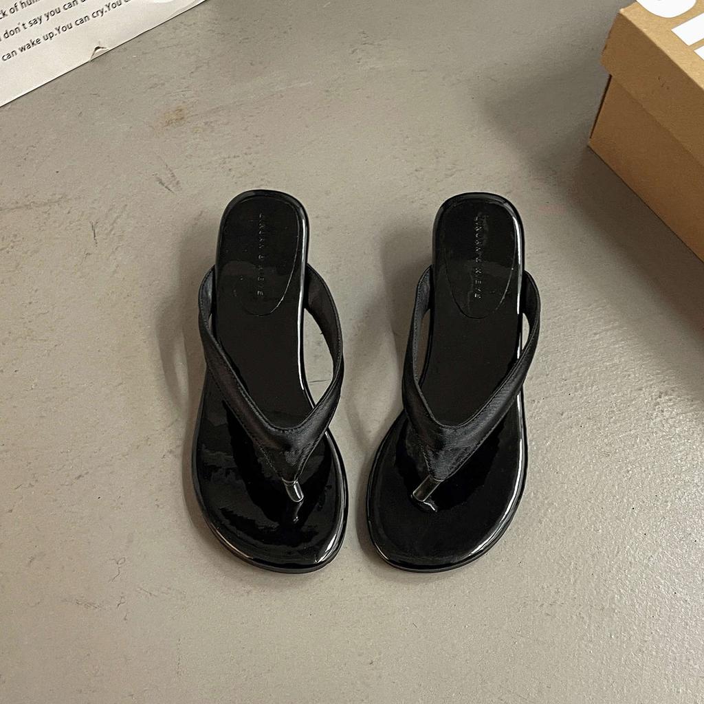 Fashion Versatile Thick-soled Slope-heeled Flip-flops Women's 2025 Summer New Wear Simple Beach Cool Slippers Women's Shoes