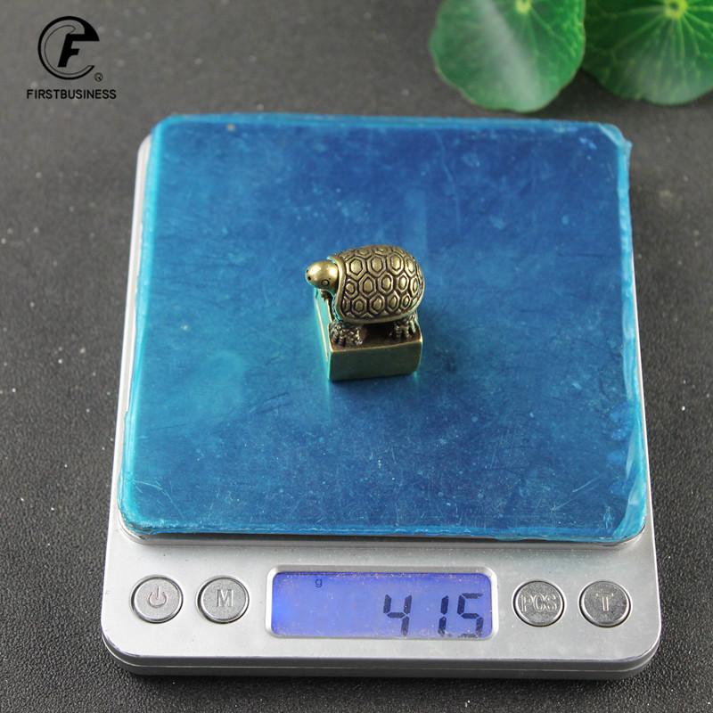 

Маленькая статуэтка печати в виде черепахи из цельной чистой латуни, китайский фэн-шуй, удача, домашние украшения, милые фигурки животных, декор для стола