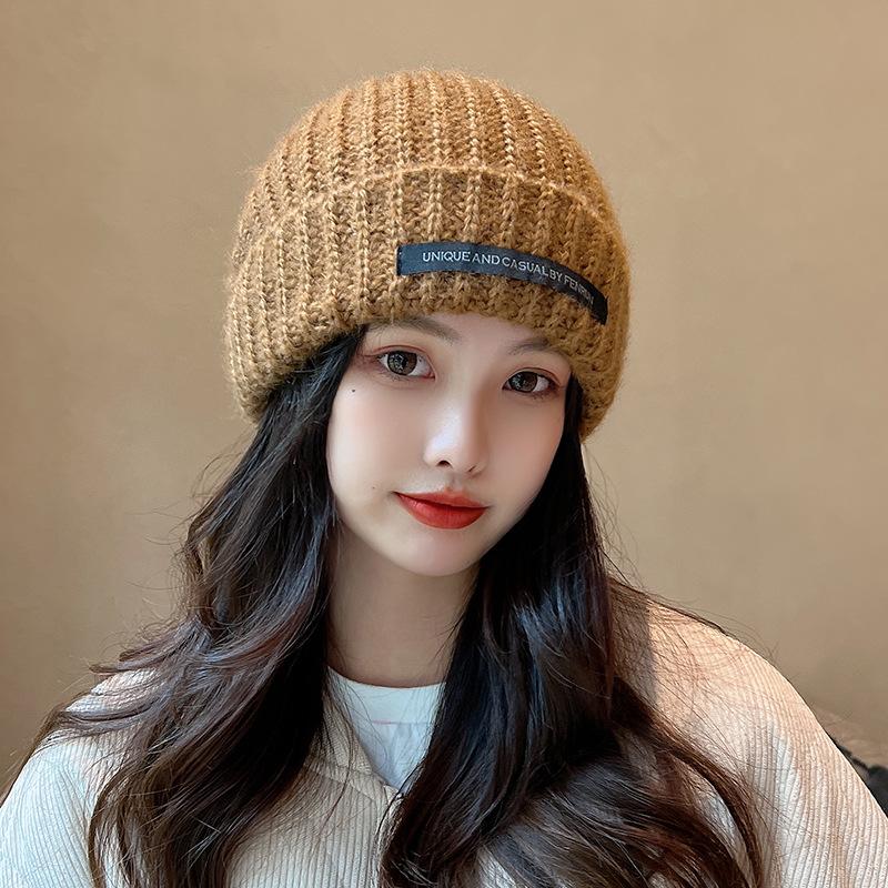 The Large Head Girdle Warm Ear Protecting Knitted Cap Is Fashionable and Versatile Making Your Face Look Good. The Small Woolen Cap Keeps You Warm