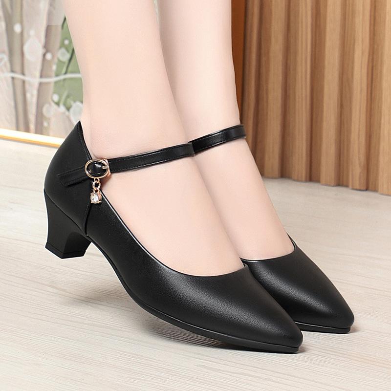 Single shoes flat-soled soft leather middle-aged women's shoes are not tired of autumn casual spring and autumn women's one-word buckle leather shoes