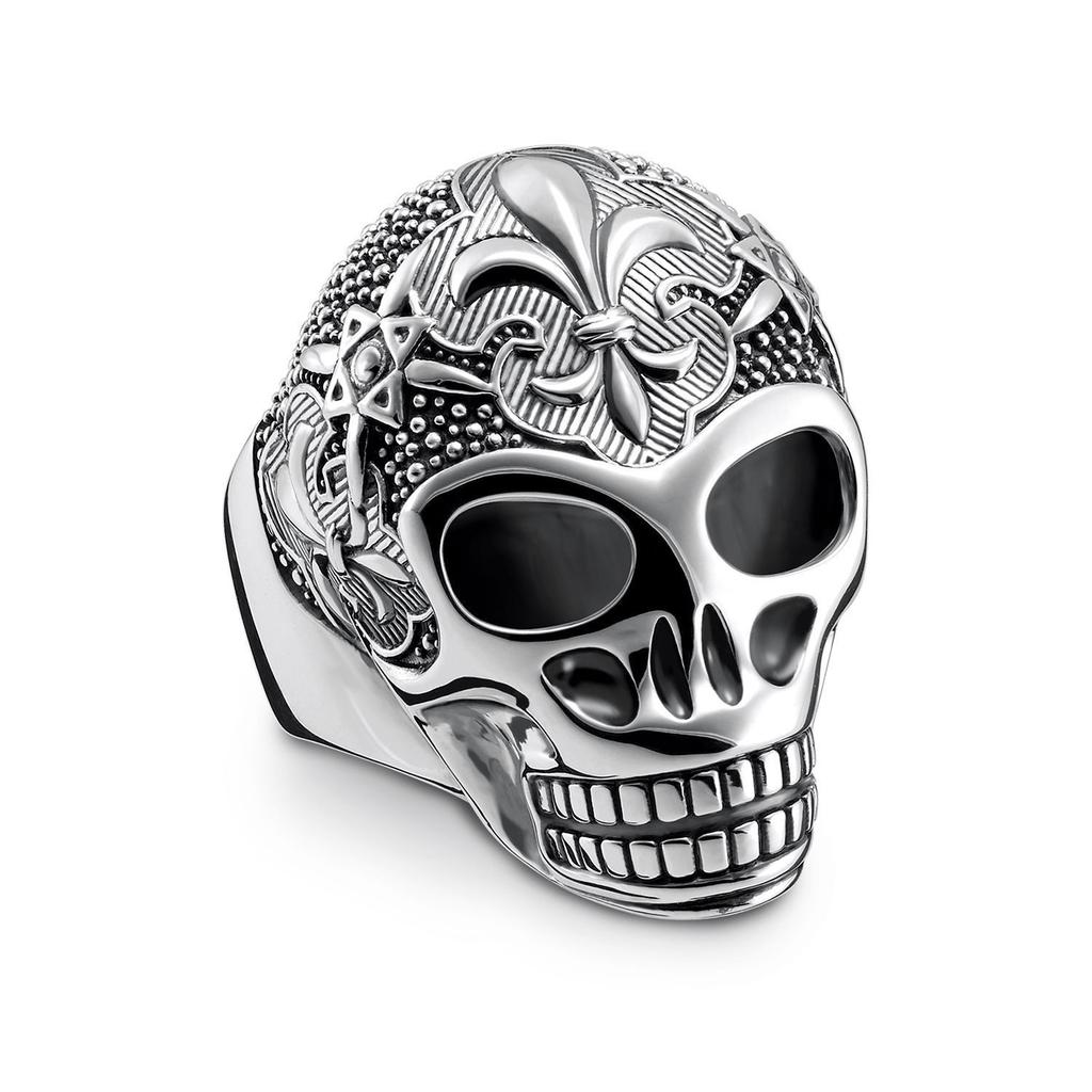 Fashionable Retro Skull Ring for Men and Women.