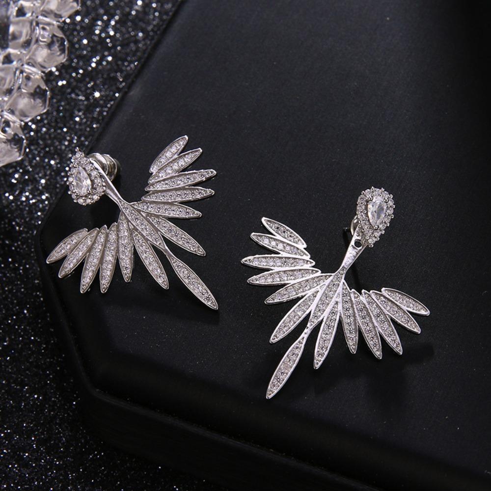 Orecchini a Bottone Simmetrici con Ala di Piuma e Cristallo, Lusso alla Moda, Raffinati, Colore Argento, Accessori Gioiello per Feste da Donna