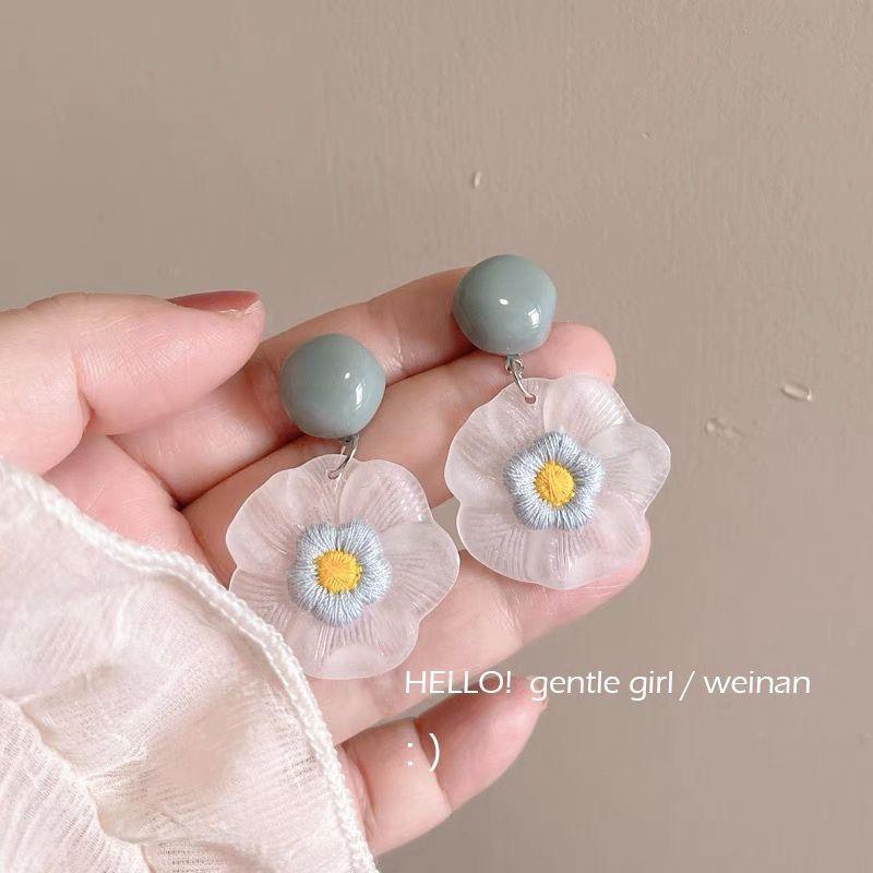 Dopamine flower ear hook women's new holiday style accessories ear clips without ear piercings, high-end seaside cute ear accessories