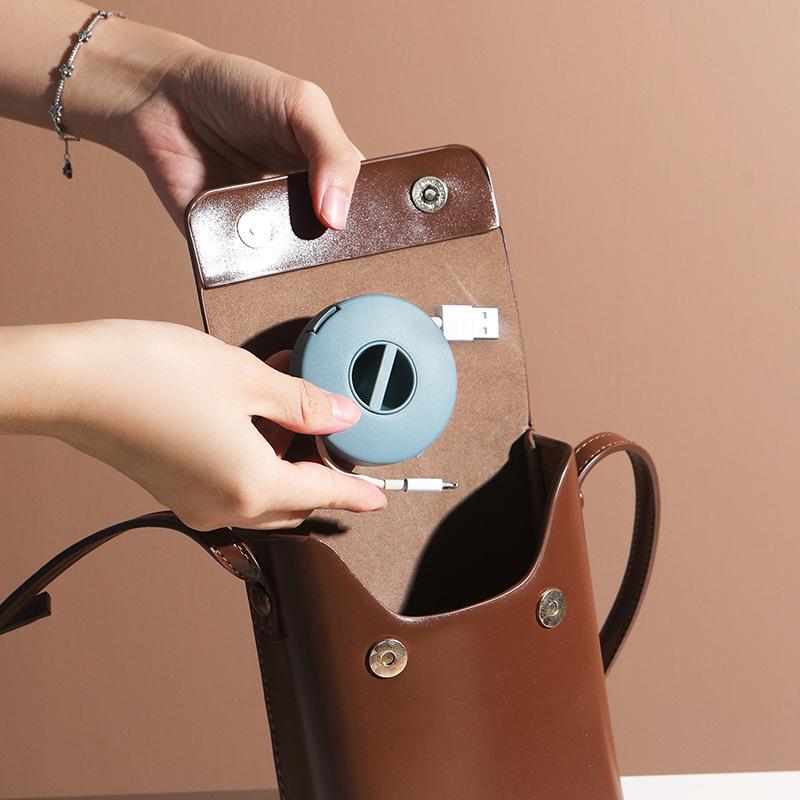 Otočný kulatý navíječ sluchátek, úložný box pro datový kabel mobilního telefonu, nabíjecí kabel, automatický držák kabelů s USB kabelem