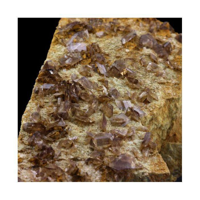 Pierres et Minéraux. Axinite. 1210.0 ct. La Balme d'Auris, Bourg d'Oisans, Isère, France..