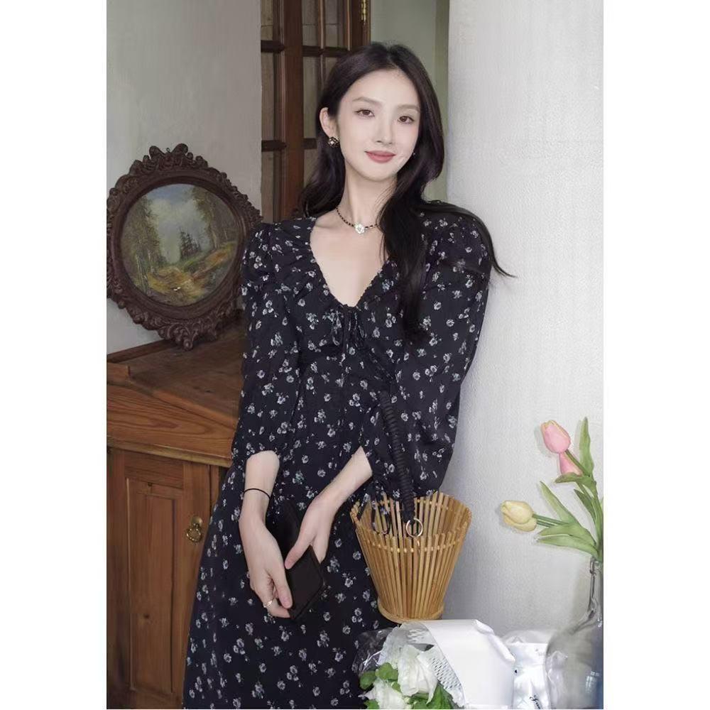 Plus Size V-Neck Floral Long Sleeve Dress - Slimming & Elegant for Spring/Autumn