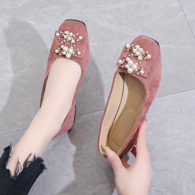 2025 Spring and Autumn New Single Shoes Women's Versatile Square Head Flat-soled Doudou Shoes Wedding Shallow Mouth Xiuhe Shoes Antique Women's Shoes