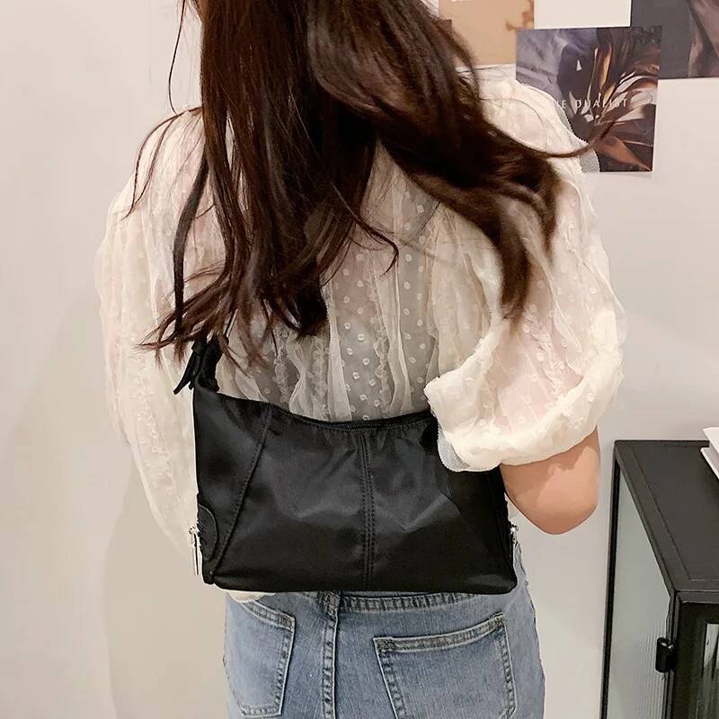 2026 New Korean Style Niche Design Trendy Cool Biker Style Underarm Bag For Women Commuting