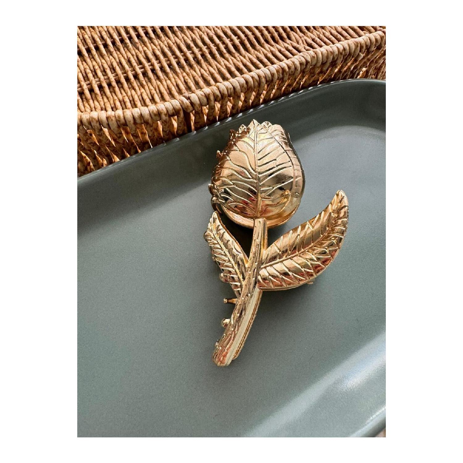 

Gold Tulip Latch Buckle золотий