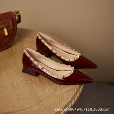 Pointed Single Shoes Women's Medium Heel 2025 Spring Rivet Shallow Mouth Patent Leather Women's Fashion Soft Leather Thick Heel Shoes Women's Shoes