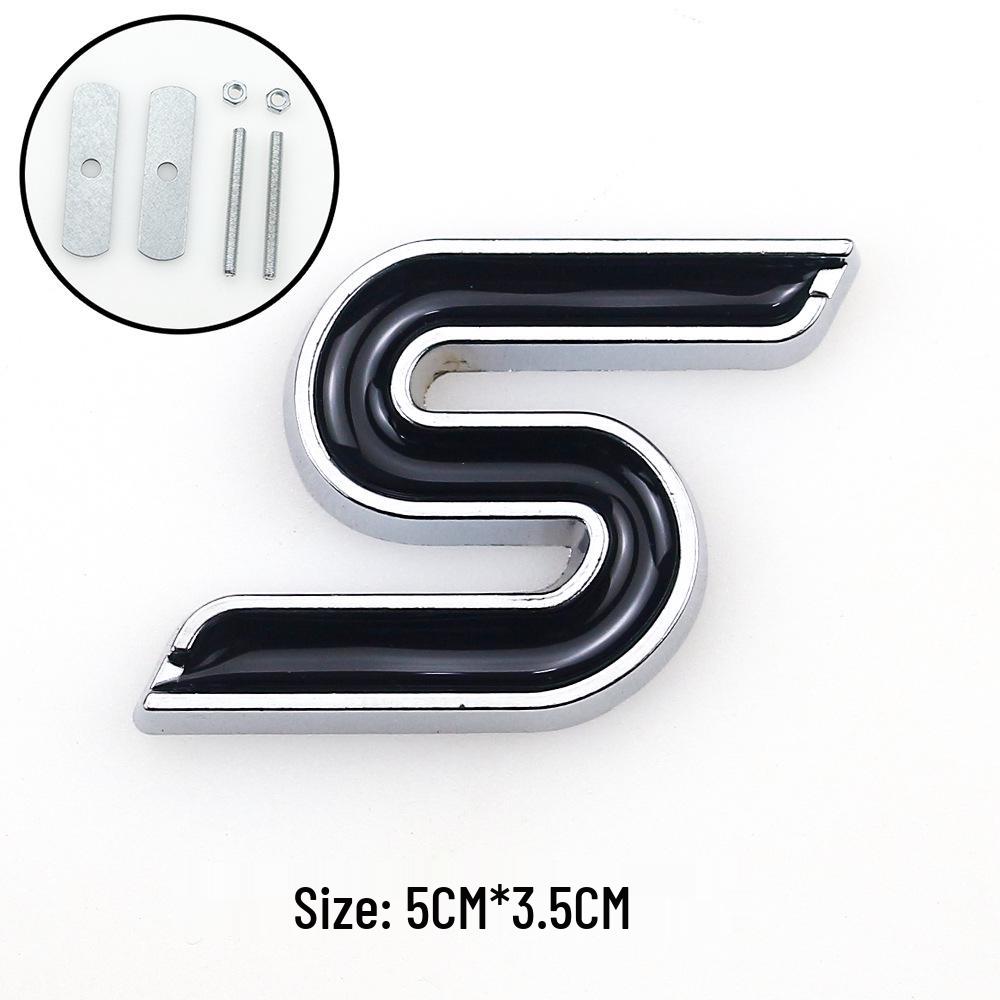 """S"" Logo""": Ideální pro upravené Fordy Mondeo, Focus, Fiesta a další sportovní modely. Obsahuje kovový znak vozu "S".