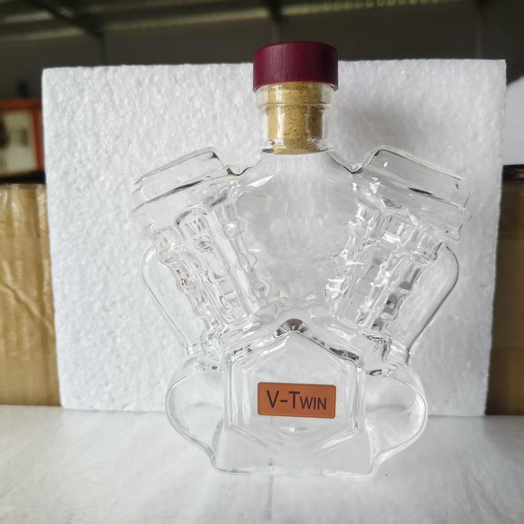 Handmade V8 V-twin Engine Whiskey Decanter Motorcycle Theme Wine Bottle Design New Unique Bar Accessories for Whiskey Lovers