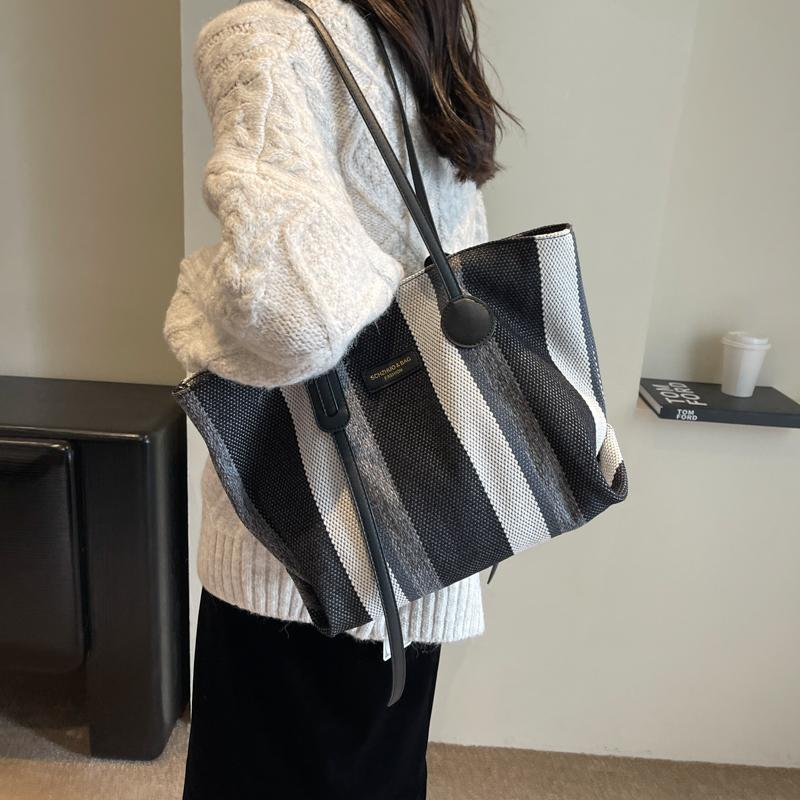 Kaufe Gestreifte Tragetasche für Damen mit großem Fassungsvermögen