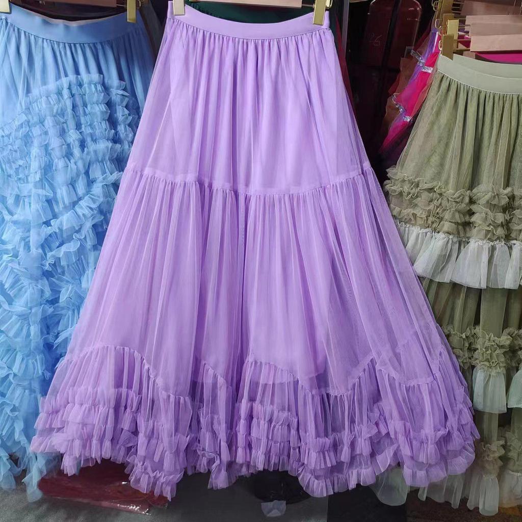 "Φούστα με φουσκωτή γραμμή Α και ψηλή μέση με ξύλινη ραφή στο περίγραμμα των αυτιών"