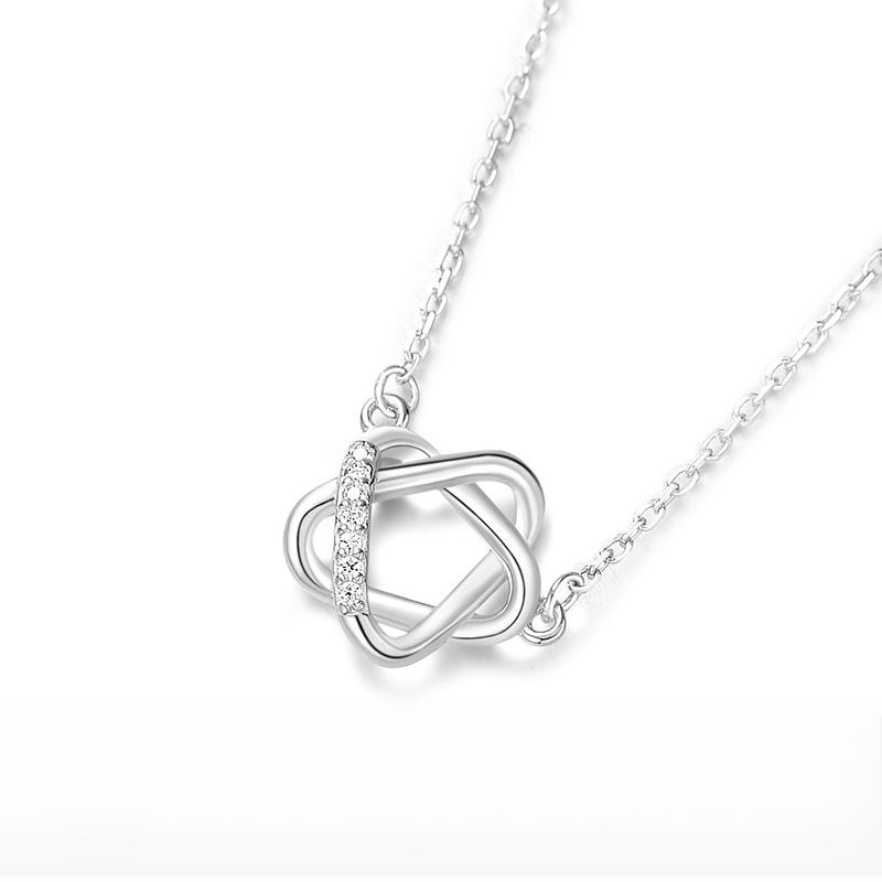 Sweet Twining Star Necklace with Hollowed Out Pentagonal Star Collarbone Chain, Versatile and Luxurious Temperament, Niche