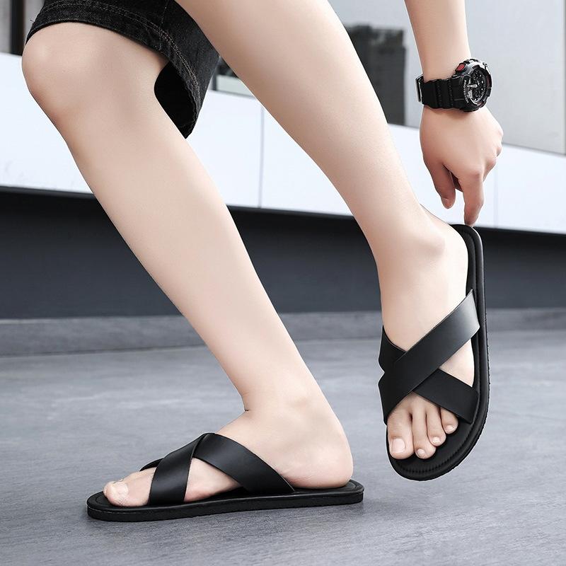 Fashion Black Men Slippers Four Seasons Hot Sale EVA Comfortable Sandals 2025 Large Size 46 Beach Shoes Slides Outdoor Fashion Men Shoes