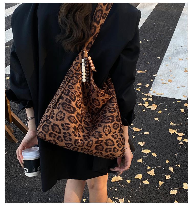 Leopard Print Suede Women's Bag - Autumn/Winter Large Capacity Retro Shoulder Bag, Trendy & Popular for Commuting.