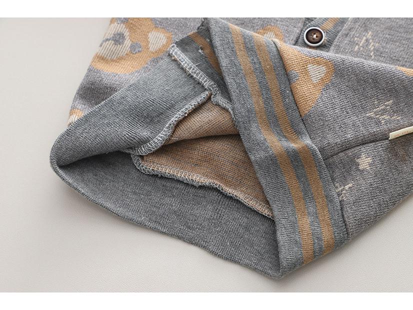 Boys' 2023 Korean-Style Spring/Autumn Casual Three-Piece Sweater Suit – Trendy and Cool.