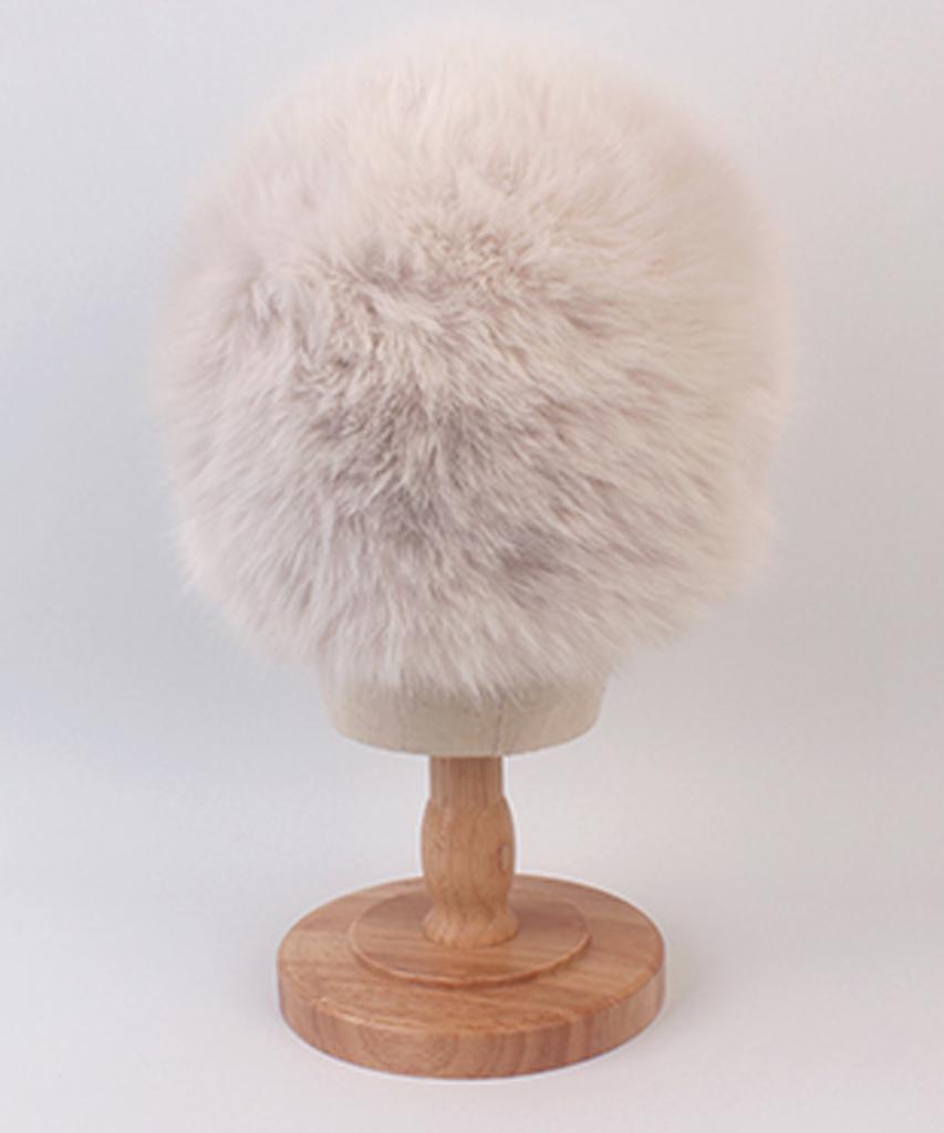 Yunibeosyeolkemiseuteuli Eskimo Fur Ivory Bucket Hat