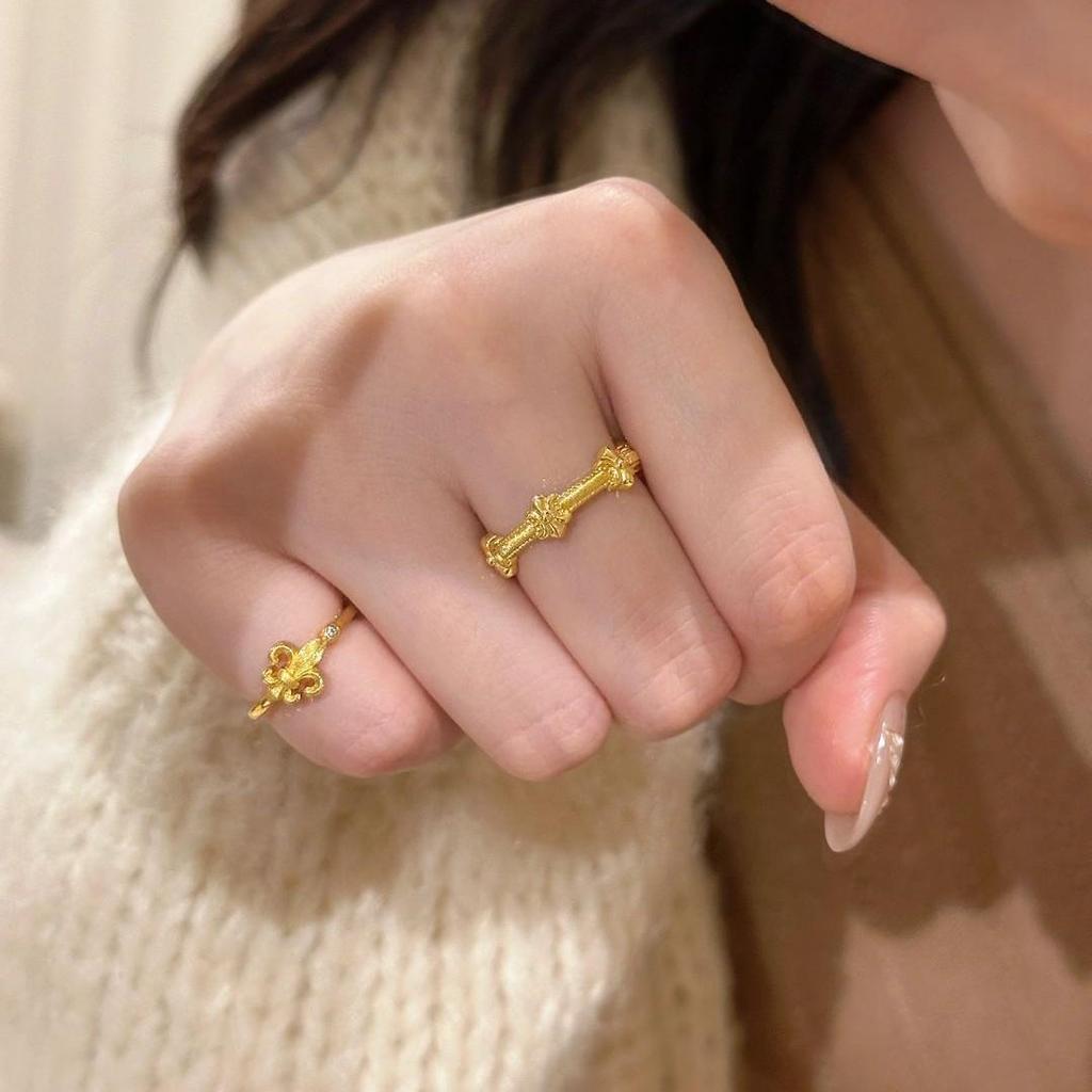 Xiaohongshu Iris Ring: Retro Chinese-Style Gold with Old Craftsmanship for Women, Small & Lightweight Luxury.