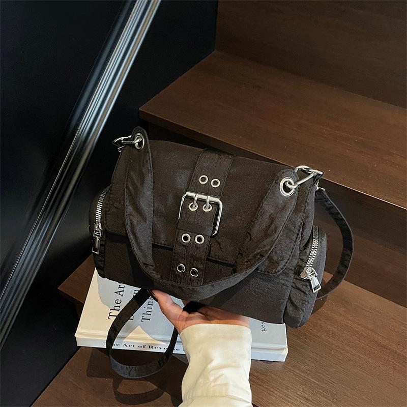 

Cloth bag women s autumn and winter versatile new messenger bag one shoulder underarm fashion small square bag чёрный