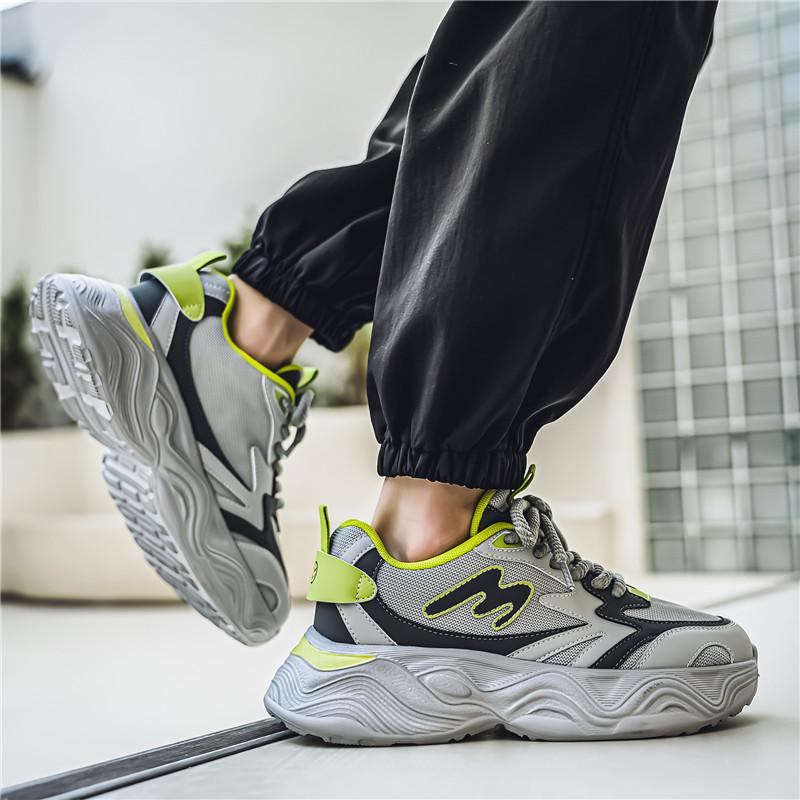 Neue Herrenschuhe sind trendig, modisch, bequem, verschleißfest, rutschfest, Freizeitschuhe, vielseitig auf der ganzen Welt.