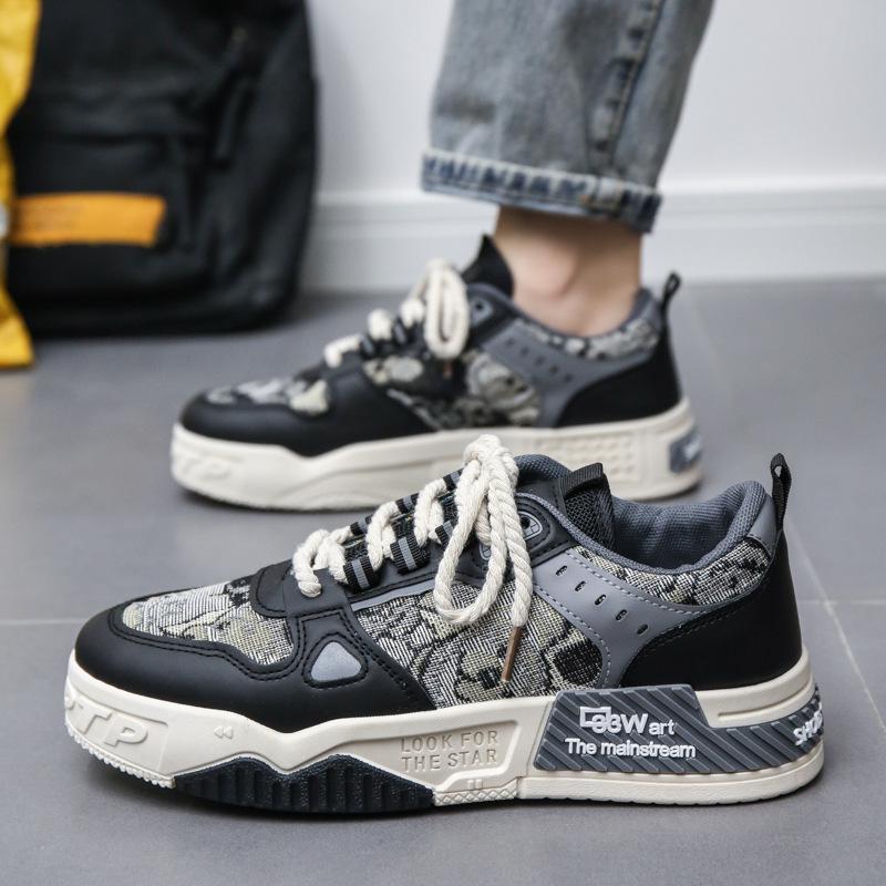 Men's Trendy Height-Enhancing Canvas Sneakers: Breathable, Versatile, Thick-Soled, Casual Sports Shoes for Youth.