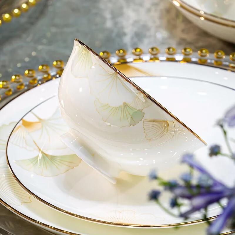 Elegante Set di Porcellane Cinesi Bordate d'Oro