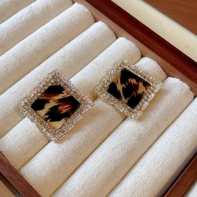 Geometric Leopard Print Heart Flower Stud Earrings - Retro & Versatile Luxury for Women