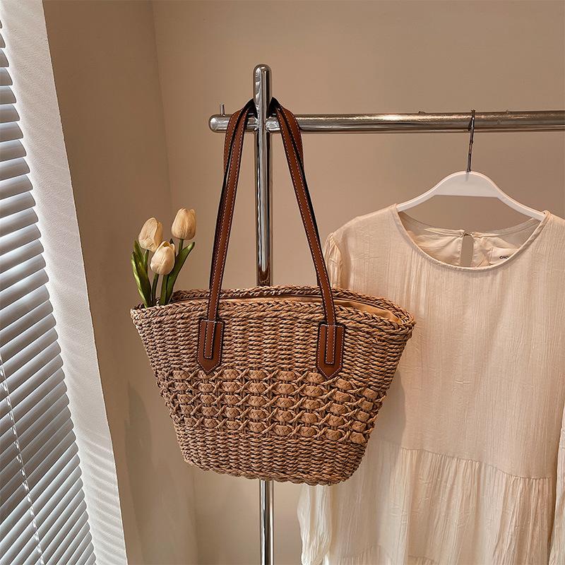 One Shoulder Straw Woven Bag New Rainbow Striped Straw Woven Bag Vacation Beach Bag Versatile Women's Bag