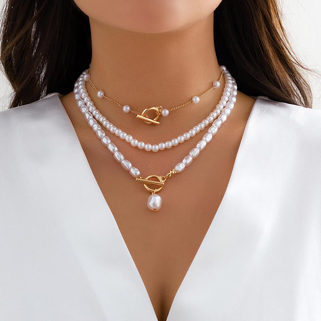 Baroque Pearl Necklace: Creative Irregular Chain for Women's Style.