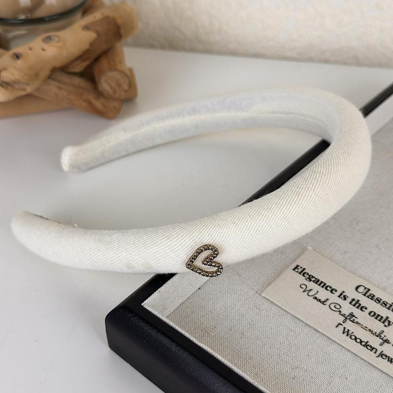 

Повязка на голову со стразами в форме сердца, губчатая повязка для волос для женщин, девочек, сладкий темперамент, обруч для волос, осенне-зимняя мода, новые аксессуары для волос