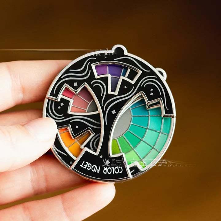

Цветная эмалевая булавка Fidget