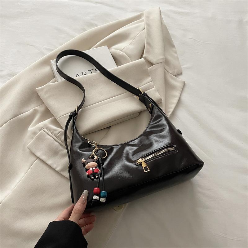 

Tote bag women s large-capacity commuter bag 2025 autumn and winter trend oily leather new shoulder messenger bag