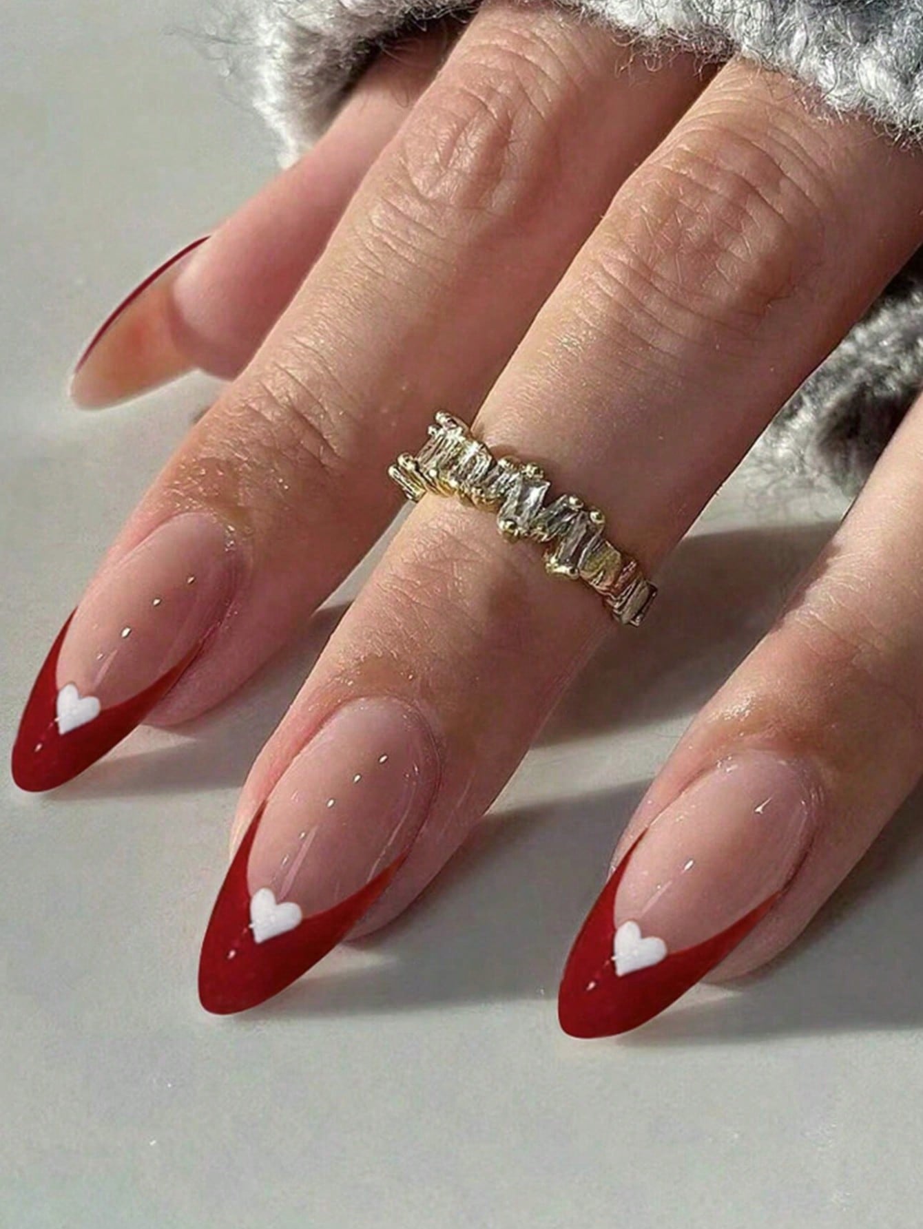 

24 almond-shaped red French manicure nail stickers, a set of almond-shaped acrylic nail stickers for perfect fit. бордовий