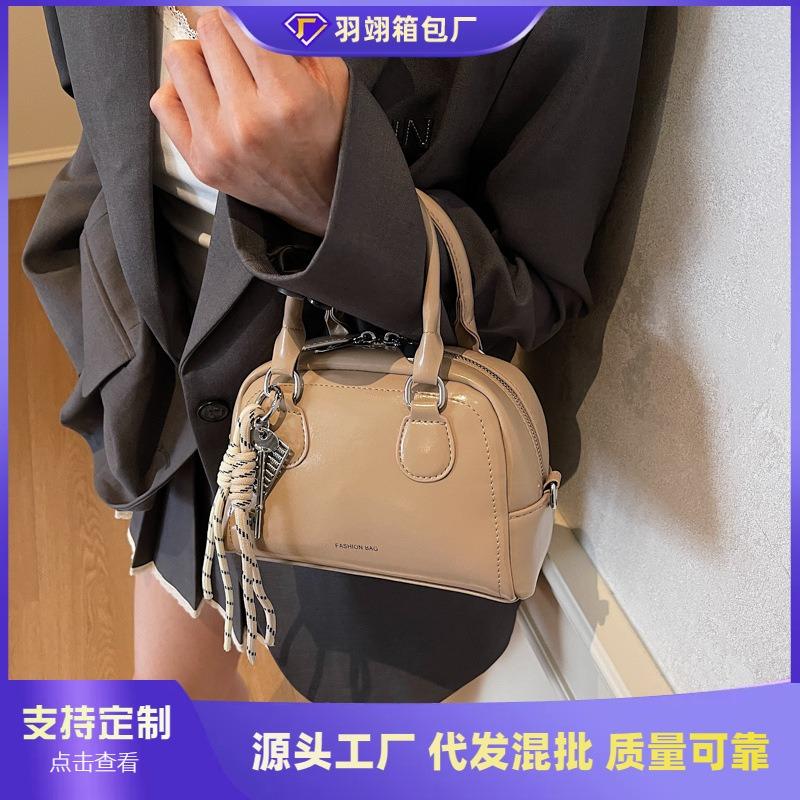 Premium small bag women's spring and summer versatile new fashion shoulder messenger bag portable pillow bag
