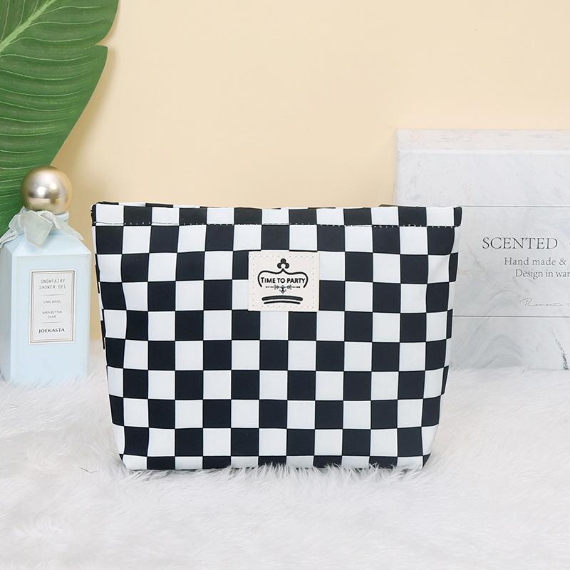 Large Capacity Makeup Bag Fashion Chessboard Grid Portable Wash Pouch Storage