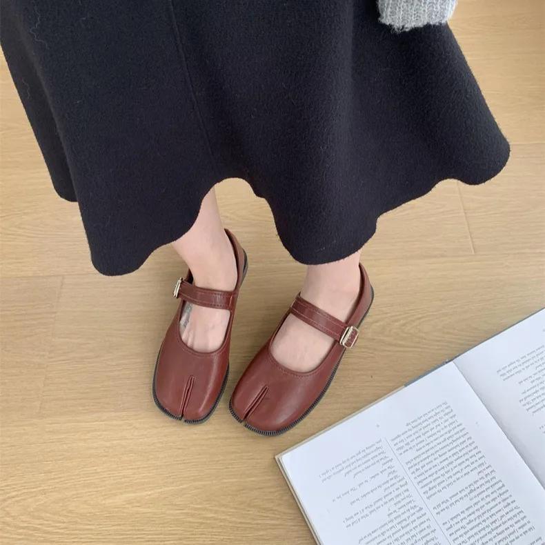 Chic Korean Style Vintage Flat Bottom Shoes Women's Slimming Casual Shoes 2025 Spring New Arrival Rubber Sole Shoes