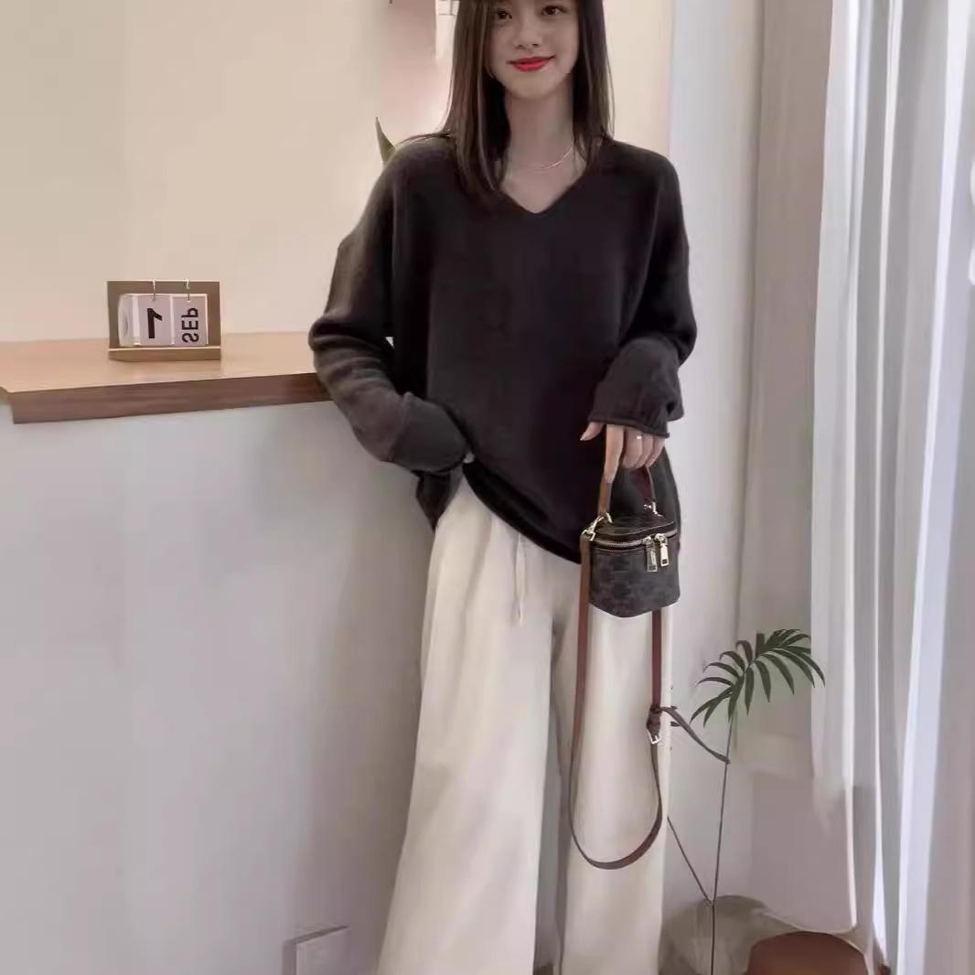 

Шикарный кашемировый свитер с V-образным вырезом для женщин - Свободный, больших размеров, незаменимый для осени и зимы Medium чёрный